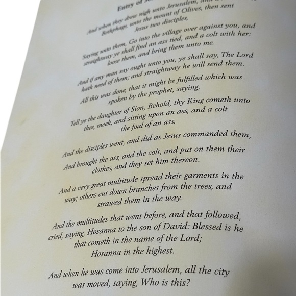 Holy Bible Family Heritage Edition 2009 Genesis New in Box with Concordance. - Picture 6 of 11